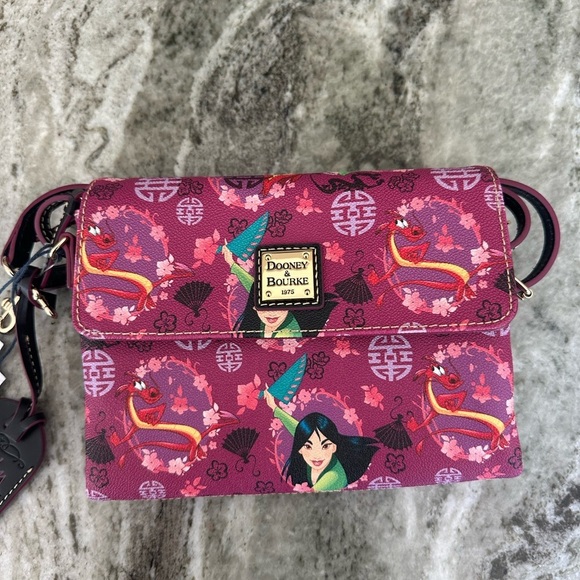 Disney Dooney & Bourke Mulan Crossbody Bag NEW rare - Picture 3 of 9